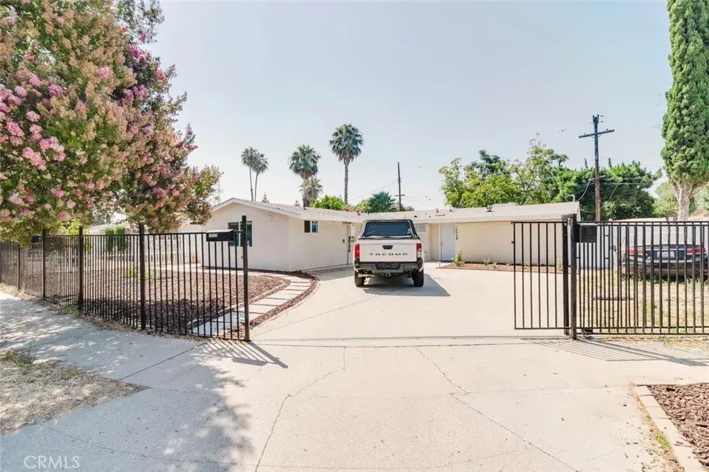 15526 Donmetz Street, Los Angeles