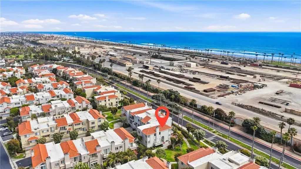 6051 Broadstone Circle, Huntington Beach