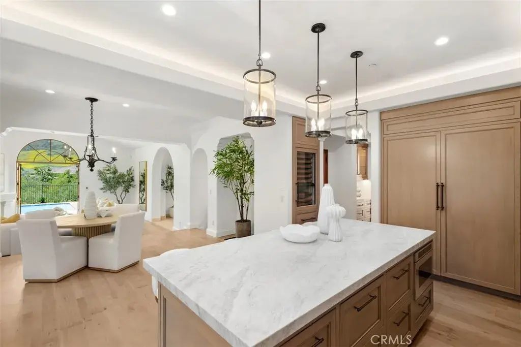 31 Black Hawk, Irvine