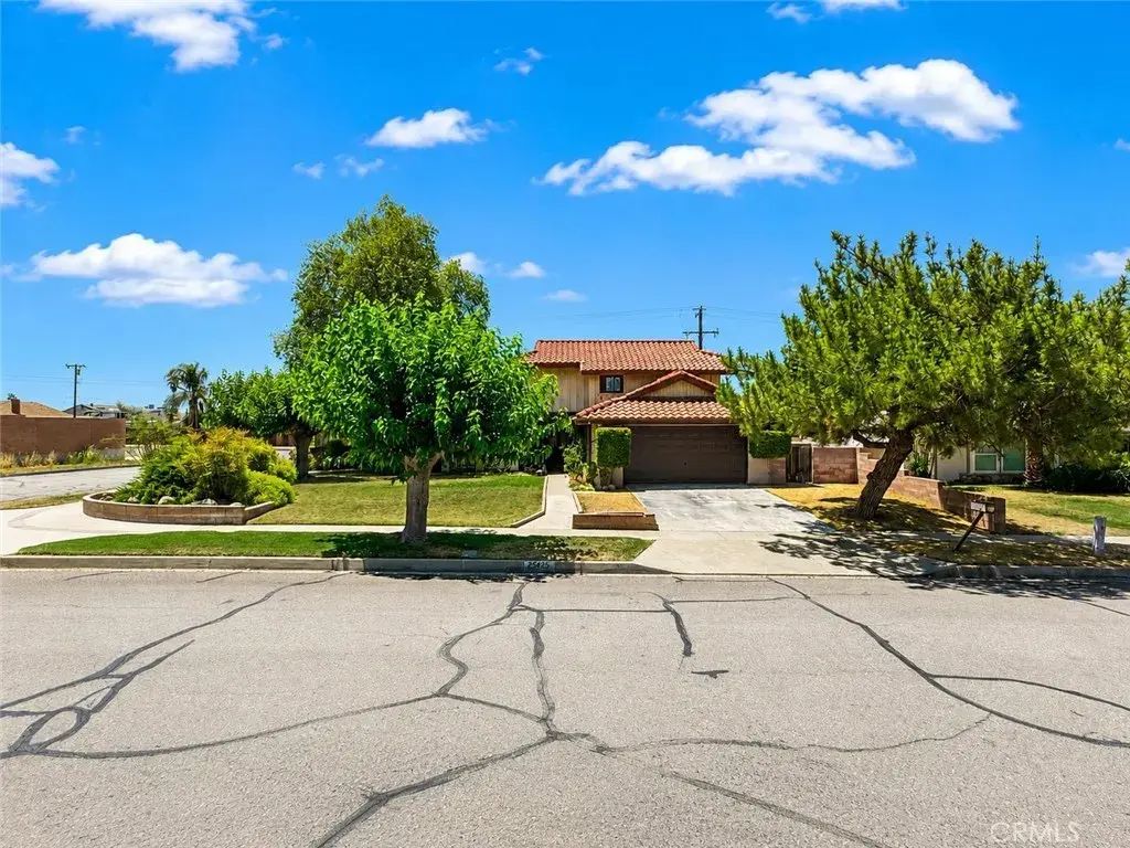25825 Holly Vista Boulevard, San Bernardino