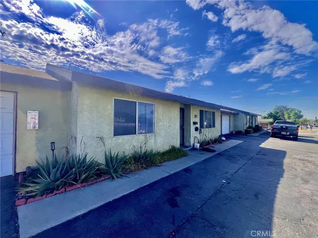 17352 Valencia, Fontana