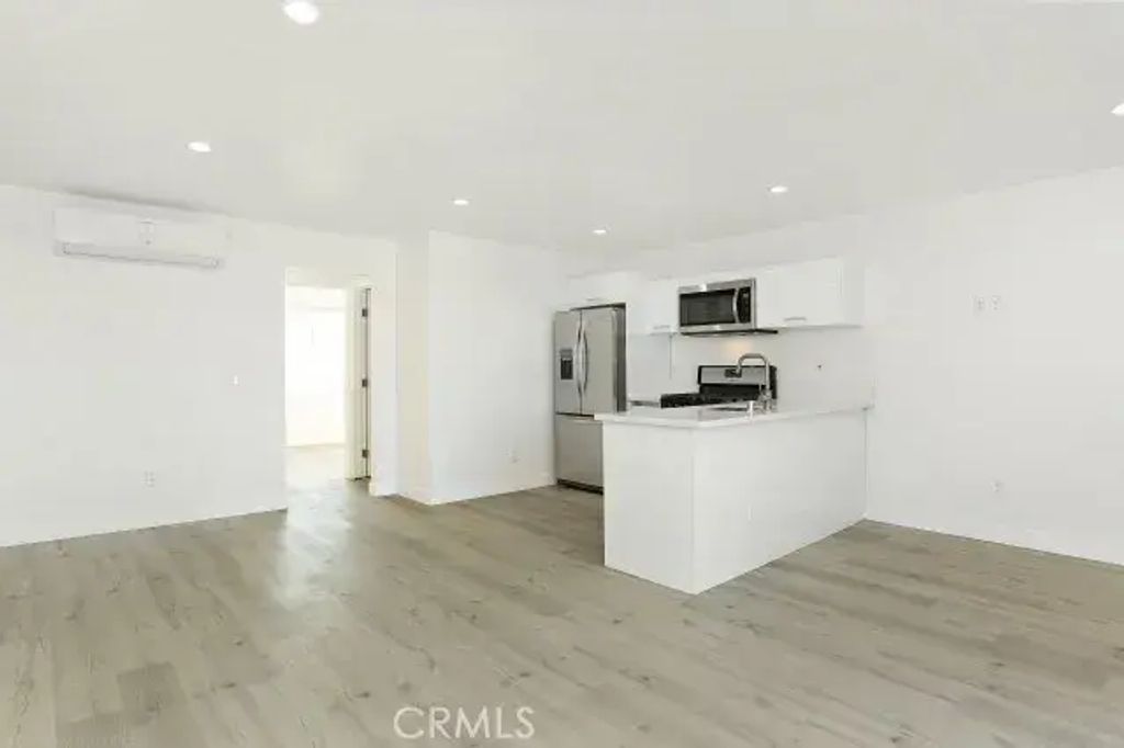 6745 Laurel Canyon Boulevard 203, North Hollywood