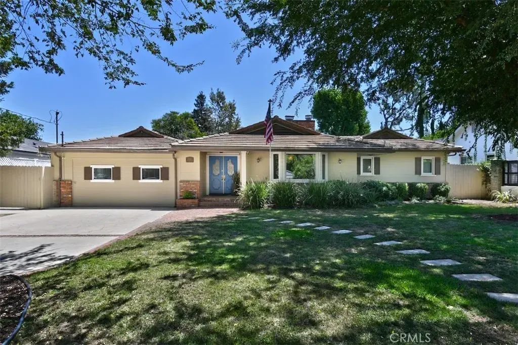 5946 Jumilla, Woodland Hills