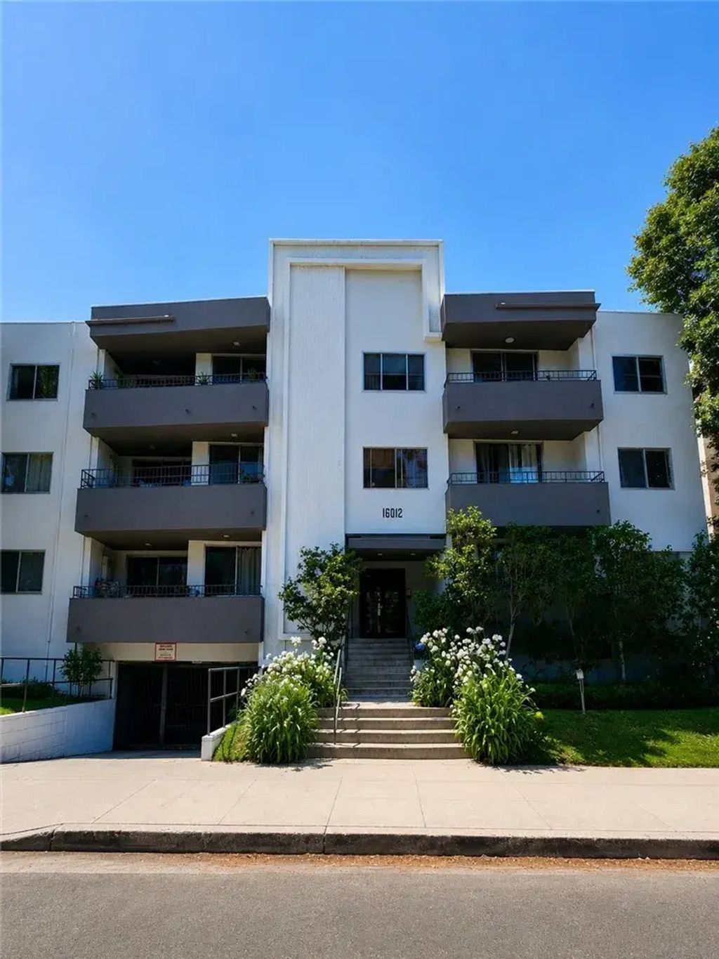 16012 Moorpark 205a, Encino