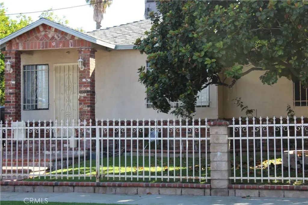 1117 Coronel, San Fernando