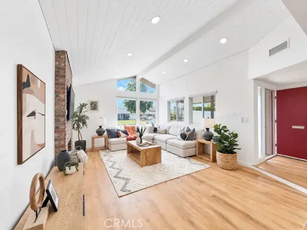 1517 E Riverview, Orange
