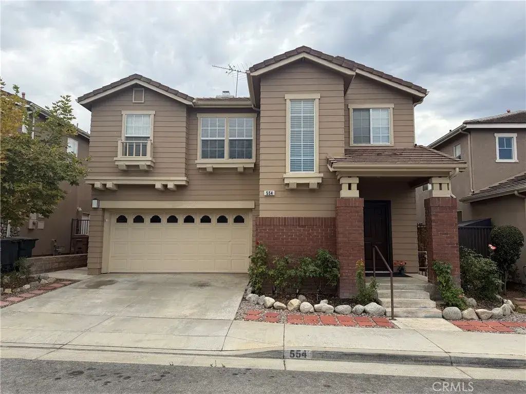 554 Robins, Brea