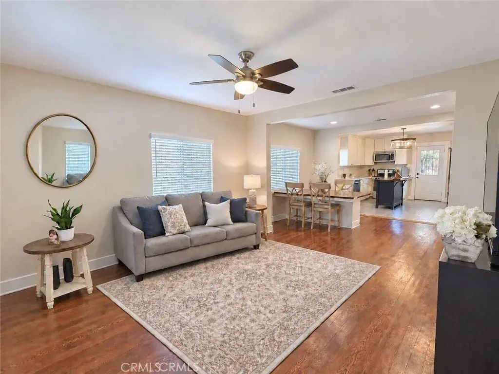 220 W Kendall, Corona