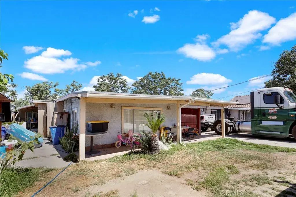 3561 Wallace, Riverside