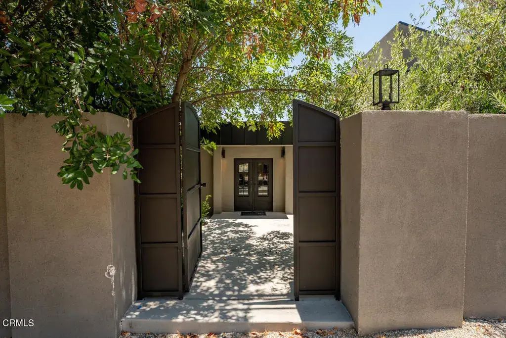 3250 Coldwater Canyon Avenue, Los Angeles