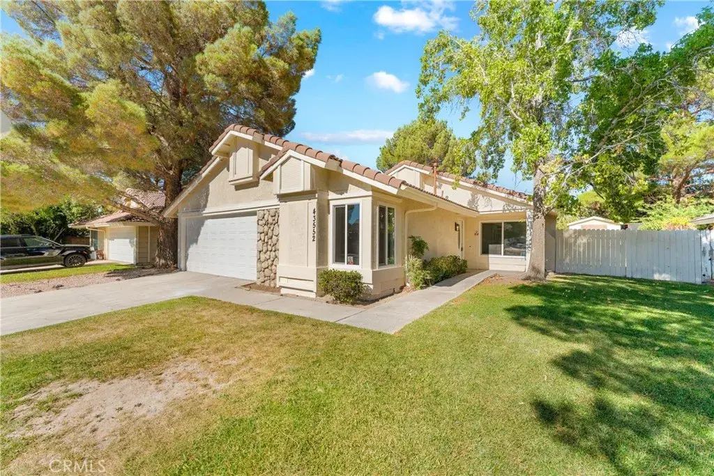 43552 Yew Street, Lancaster