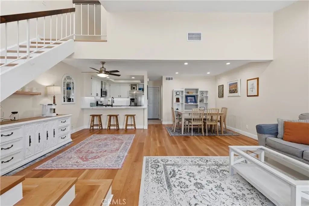 5676 E Los Angeles, Simi Valley