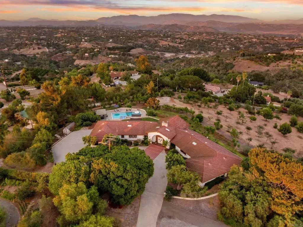4280 Los Vecinos, Fallbrook