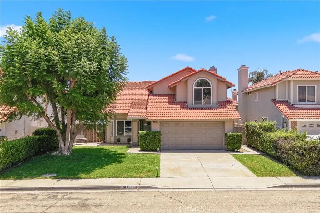 16933 Farwell, Fontana