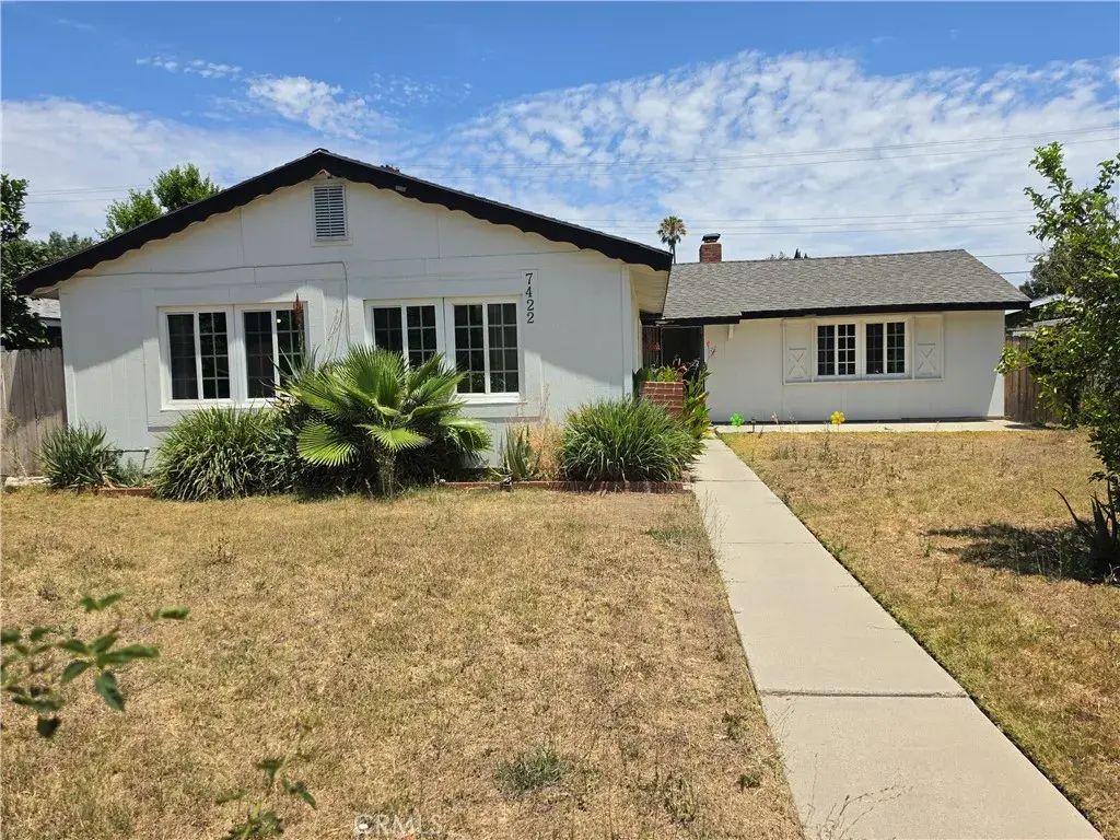 7422 Shoup Avenue, West Hills