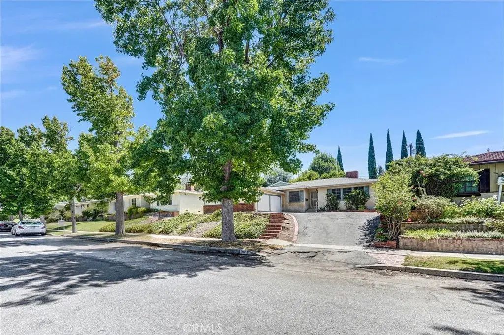9818 Creemore Drive, Tujunga