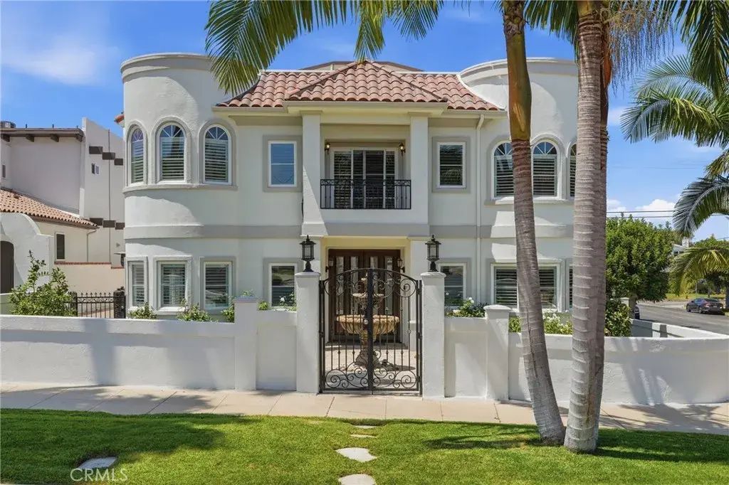 7220 W 80th, Los Angeles