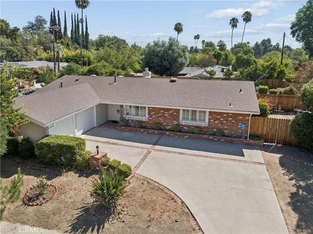 5666 Rawlings, Woodland Hills