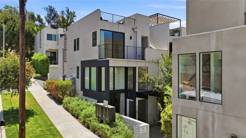 2160 Clifford, Los Angeles