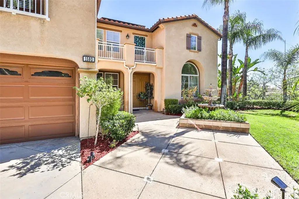 1593 Vandagriff, Corona