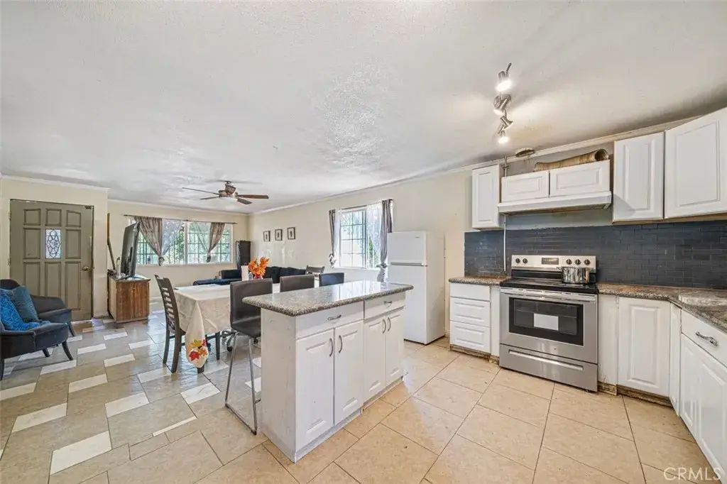 12454 Famosa, Whittier