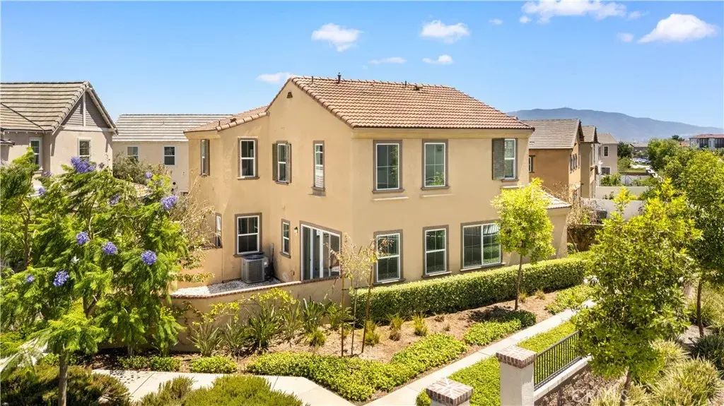 16402 Traverse, Chino