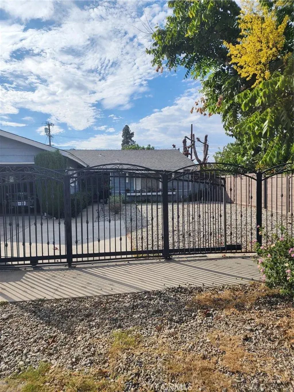 10883 Vinedale, Sun Valley