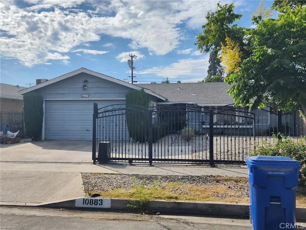 10883 Vinedale, Sun Valley