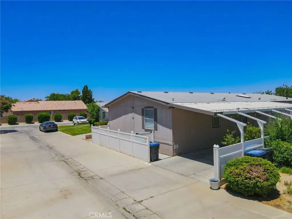45465 E 25th 44, Lancaster