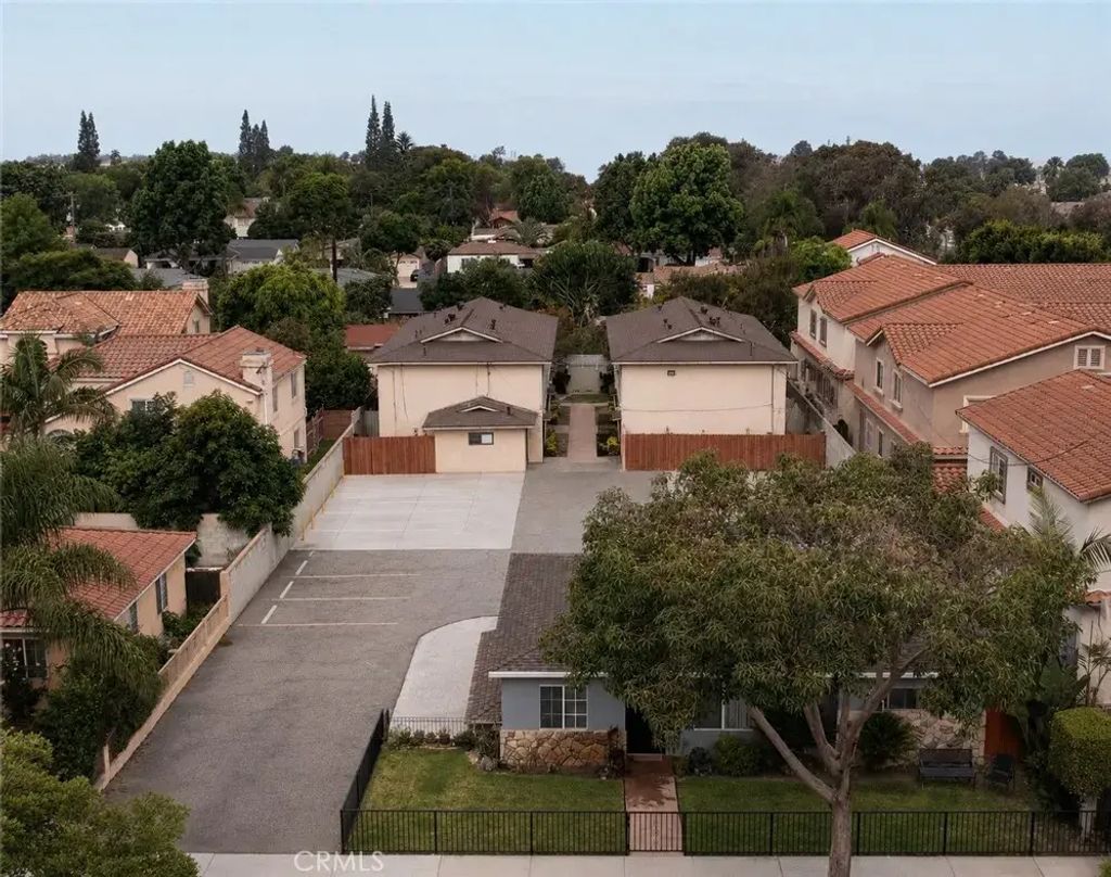 13811 Arthur, Paramount