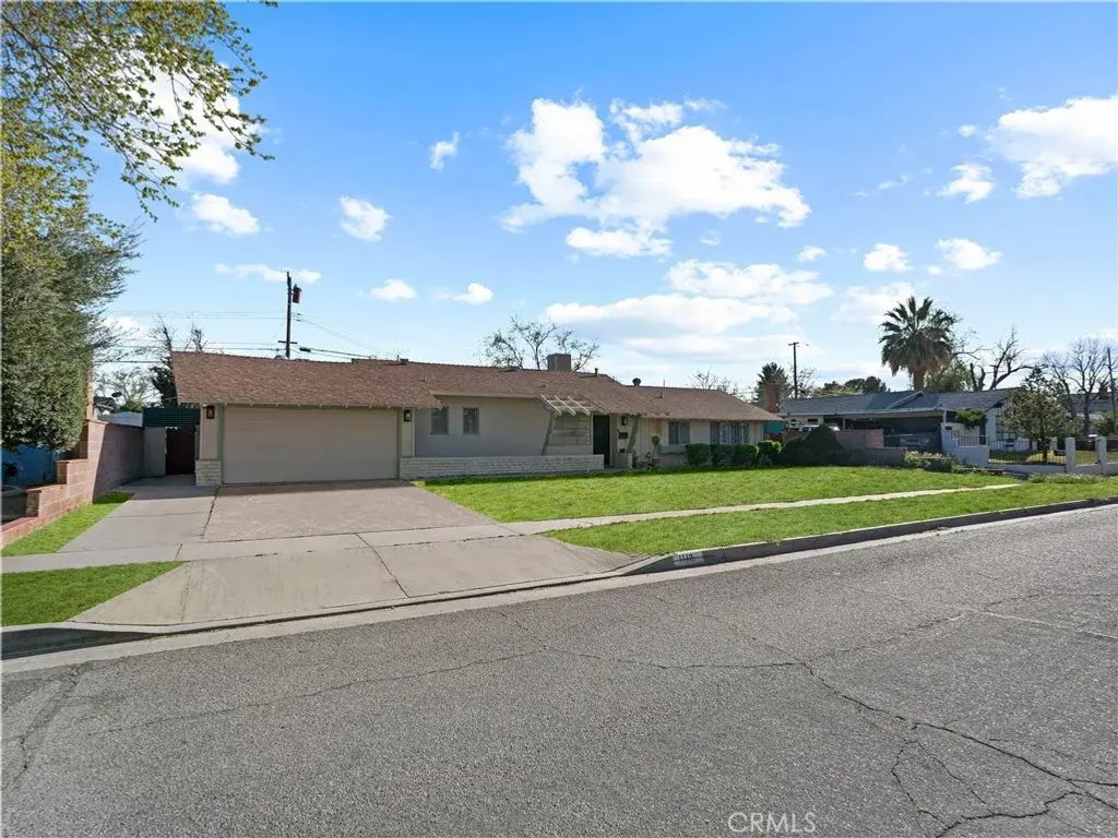1112 E Avenue J4, Lancaster