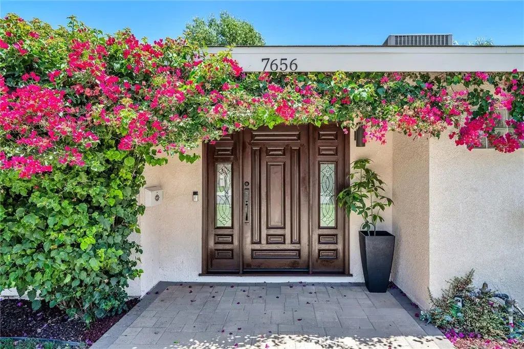7656 Lasaine, Northridge