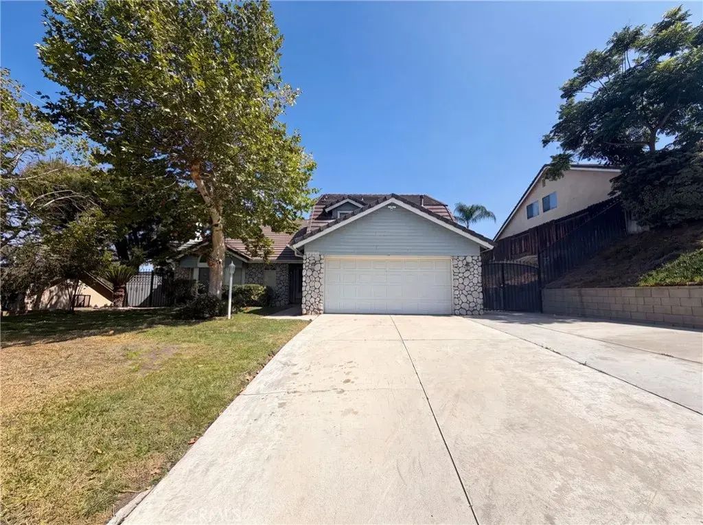 22864 Finch, Grand Terrace