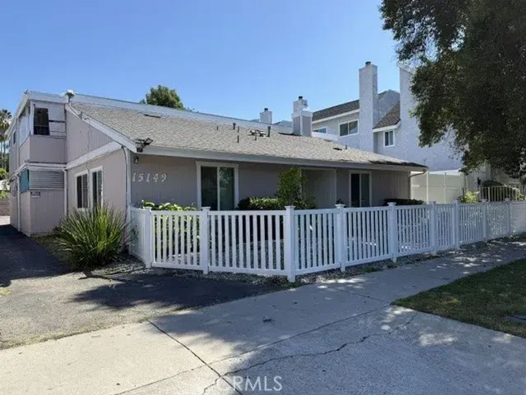 15149 Victory Boulevard, Van Nuys