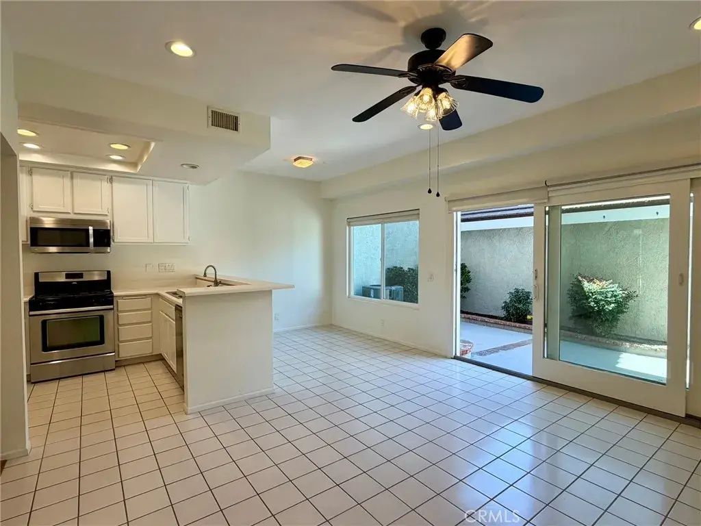 17 Goldenrod, Irvine