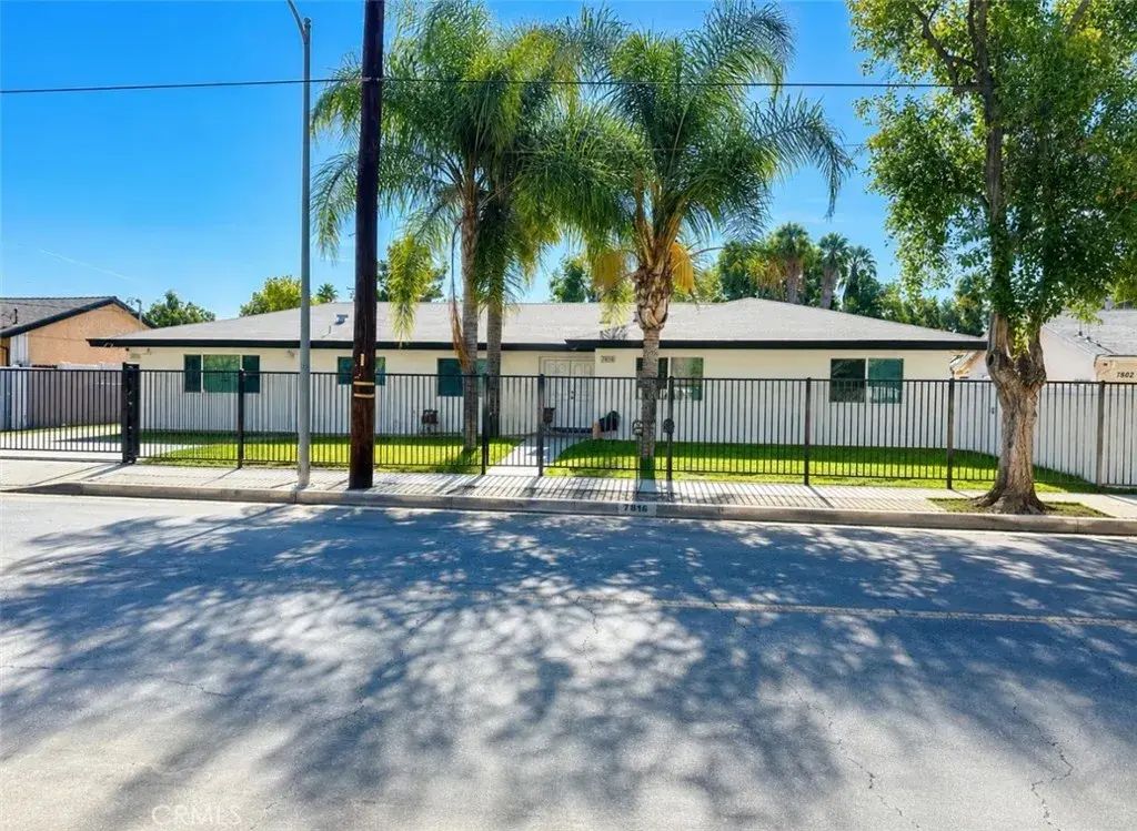 7810 Vanalden, Reseda