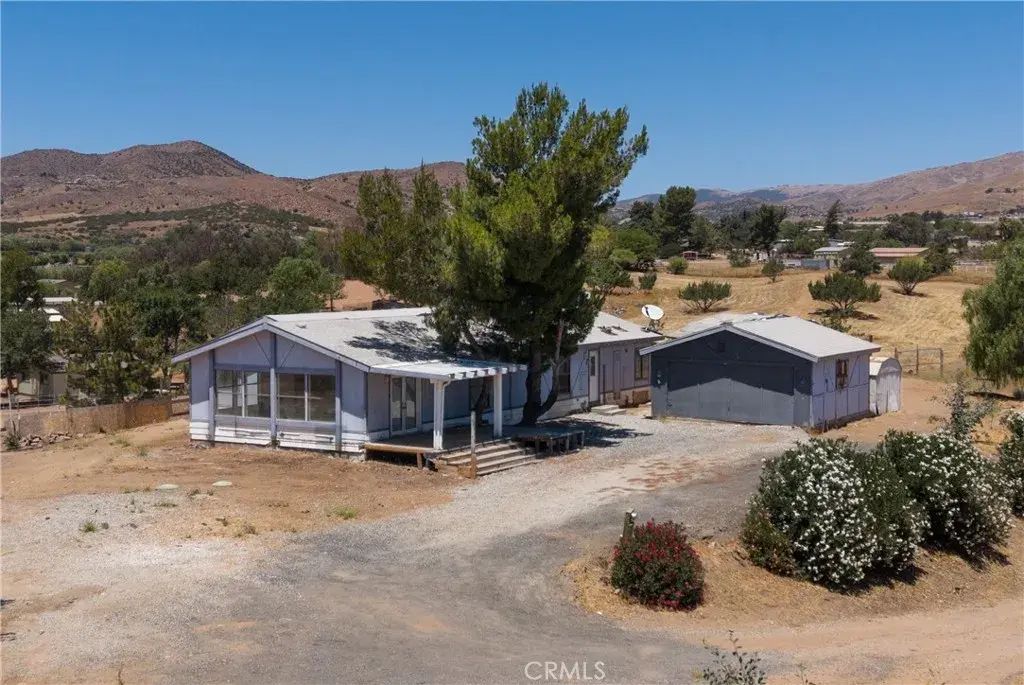 4114 Aliso, Acton