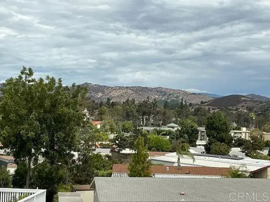 525 W El Norte Pkwy. 261, Escondido
