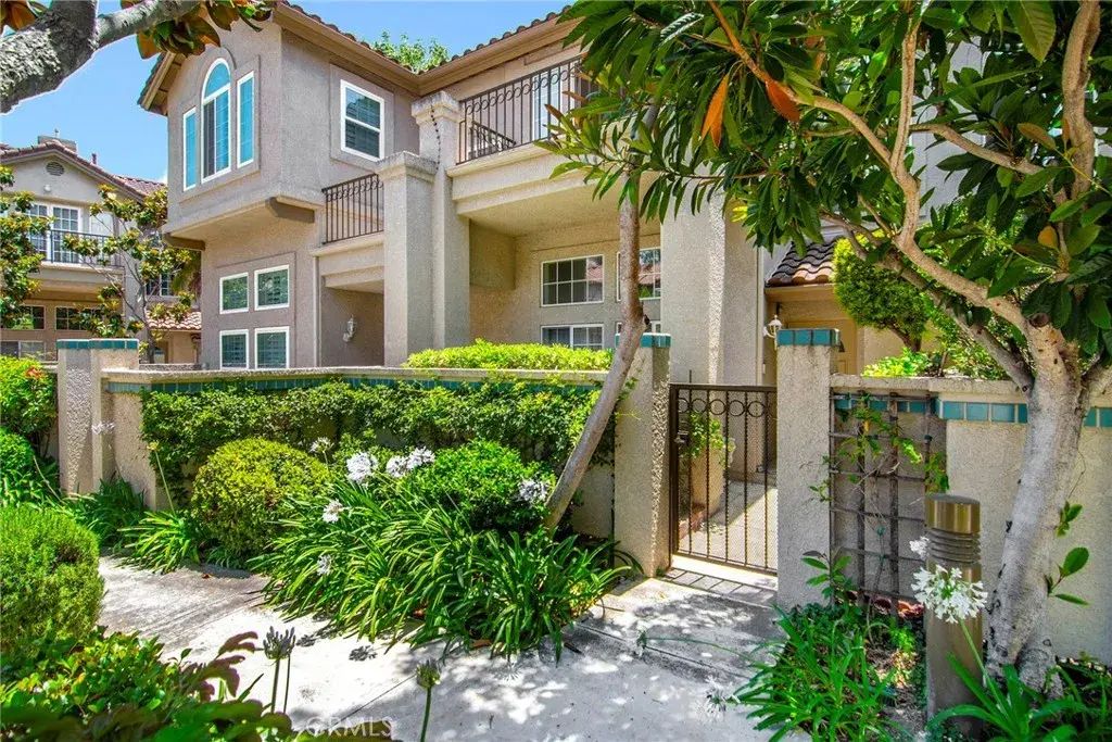 618 Warwick Avenue, Thousand Oaks