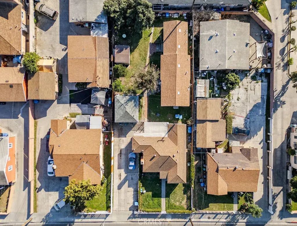 7032 Somerset, Paramount