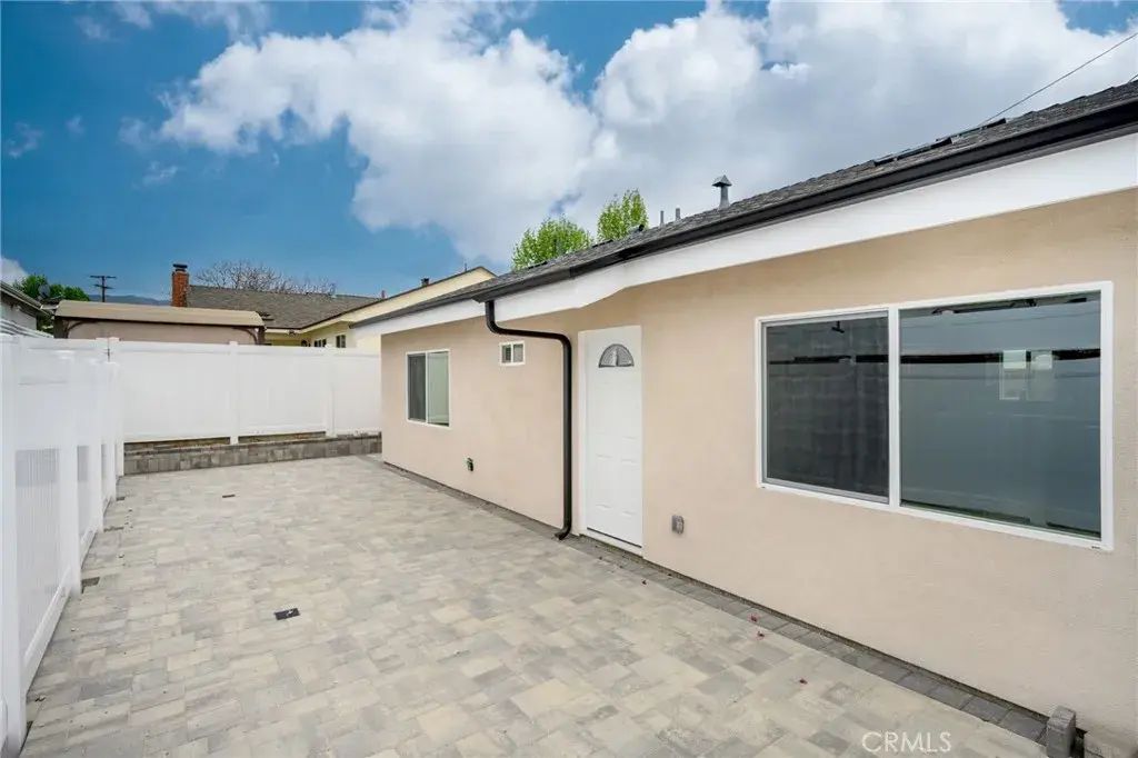 2657 N Brighton Street, Burbank