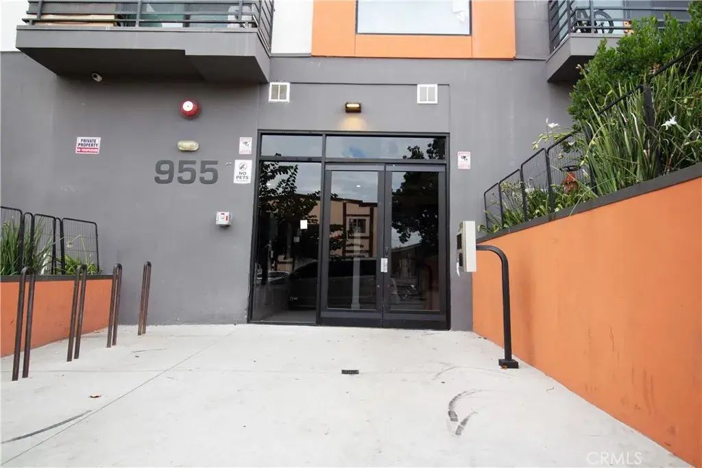 955 Fedora 408, Los Angeles