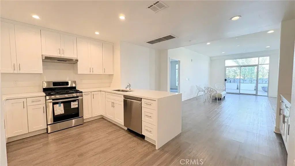 56 E Duarte Road #320, Arcadia
