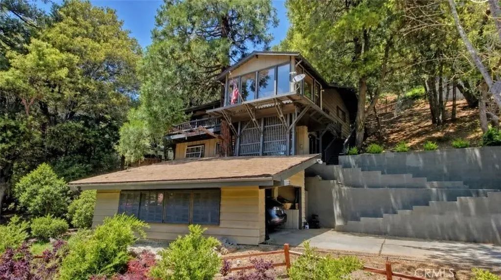 468 Zermatt, Crestline