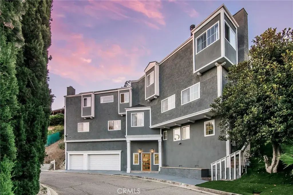 23200 Cass Avenue, Woodland Hills