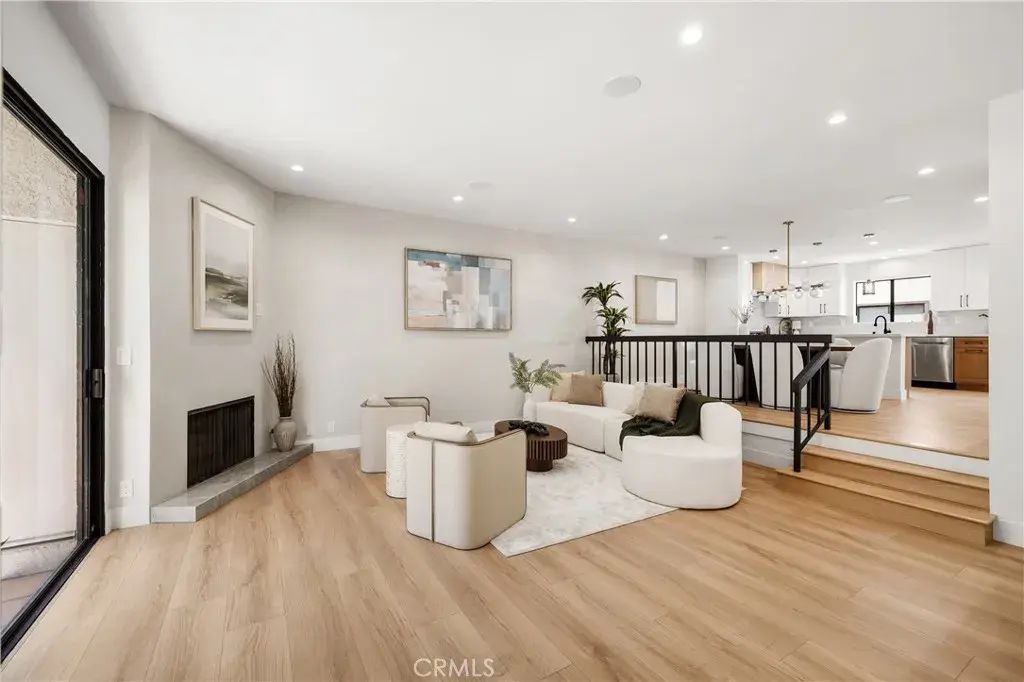 5711 Owensmouth 125, Woodland Hills