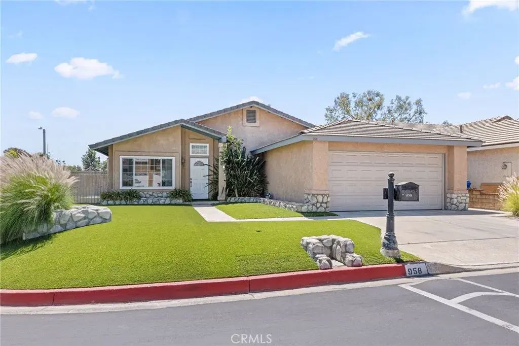 958 Falcon View, Upland