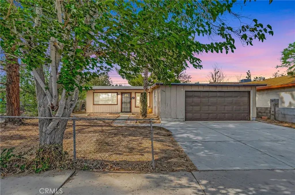 1033 W Holguin, Lancaster