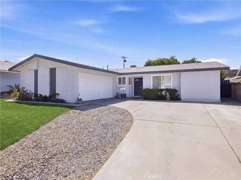 21052 Kingscrest, Saugus