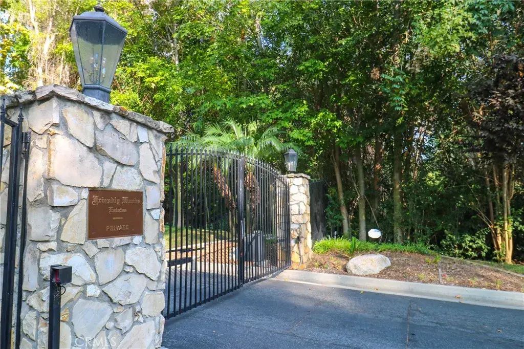9455 Friendly Woods, Whittier